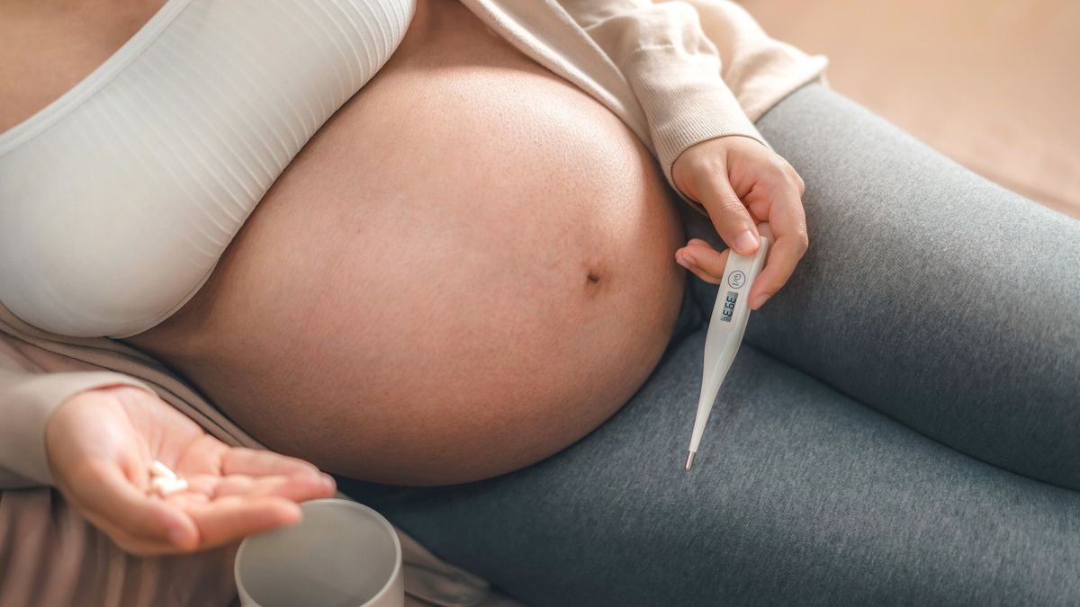 Pozor na paracetamol, varují vědci těhotné. Může měnit vývoj plodu